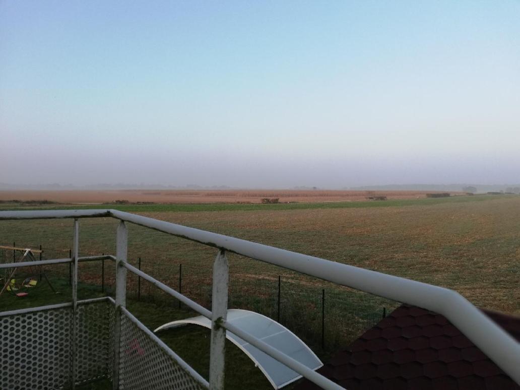 Les Fermiers Bed & Breakfast Giremoutiers Bagian luar foto